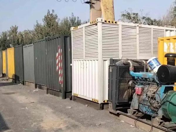 建平200KW柴油发电机机组每小时油耗是多少？